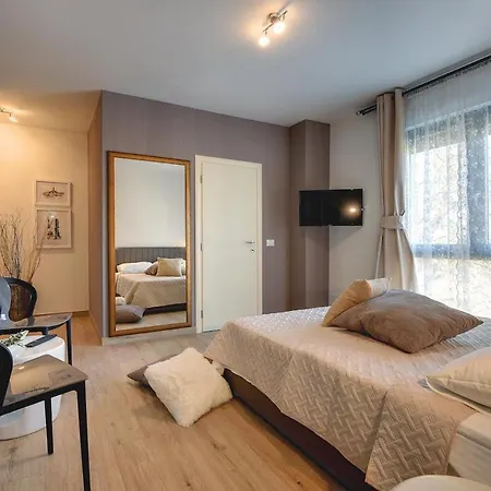 Modern With Private Pool, Jacuzzi, Sauna *