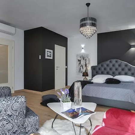 Modern With Private Pool, Jacuzzi, Sauna Rovinj