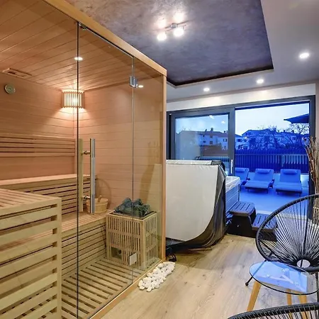 Modern With Private Pool, Jacuzzi, Sauna
