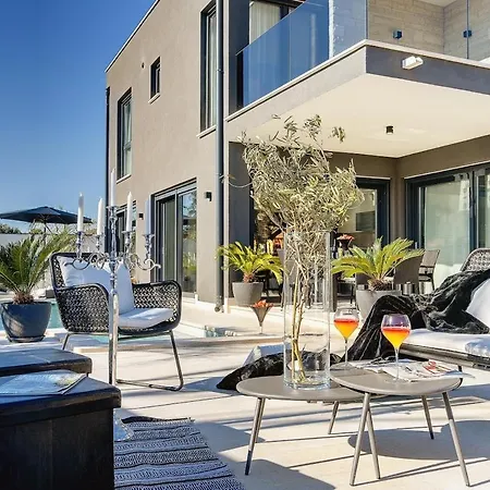 Lägenhet Modern With Private Pool, Jacuzzi, Sauna *