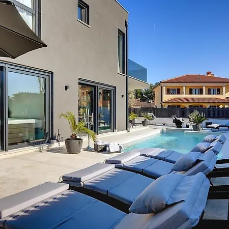 Modern With Private Pool, Jacuzzi, Sauna * Rovinj