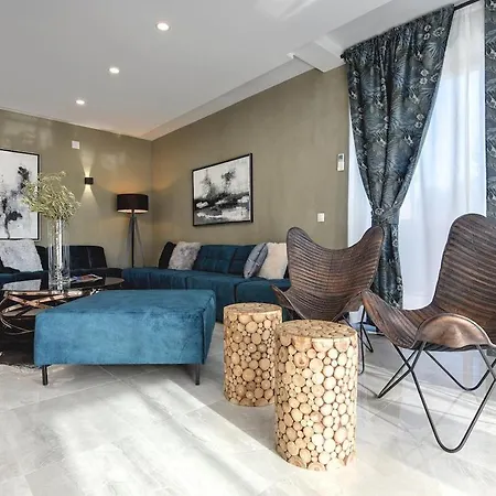 Modern With Private Pool, Jacuzzi, Sauna *