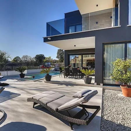Modern With Private Pool, Jacuzzi, Sauna * Rovinj